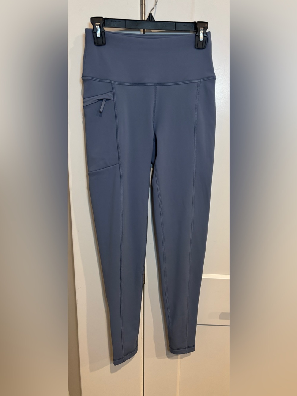 Avalanche High-Rise Fleece Lined Leggings. Size S